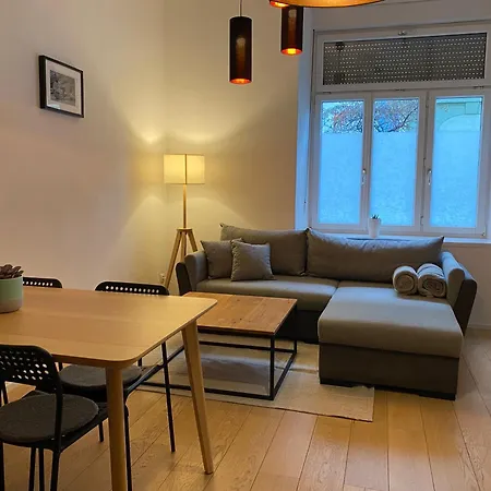 Charmante Wohnung, Perfekt Fuer Familien Und Freunde Γκρατς